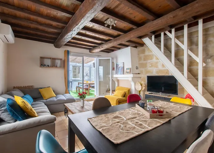 Maison Familiale A 2 Min A Pied De L'institut A Armand Calme Jeux Babyfoot Jacuzzi Proche Σπίτι διακοπών *